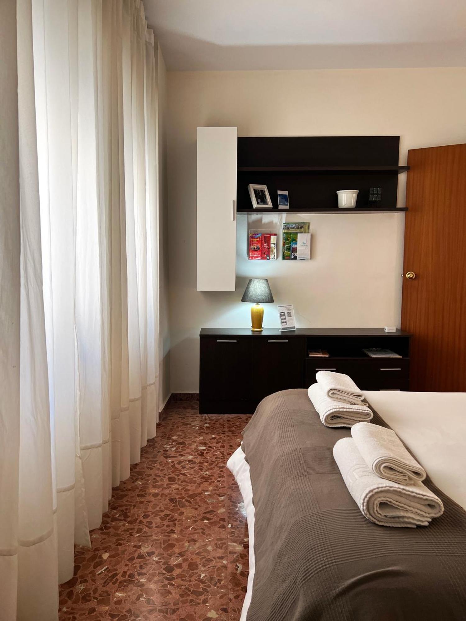 Apartment Wall Center - Aloha Sevilla Exterior photo